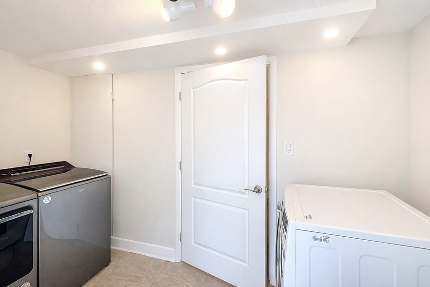 Building Photo - 1422 Lucy St