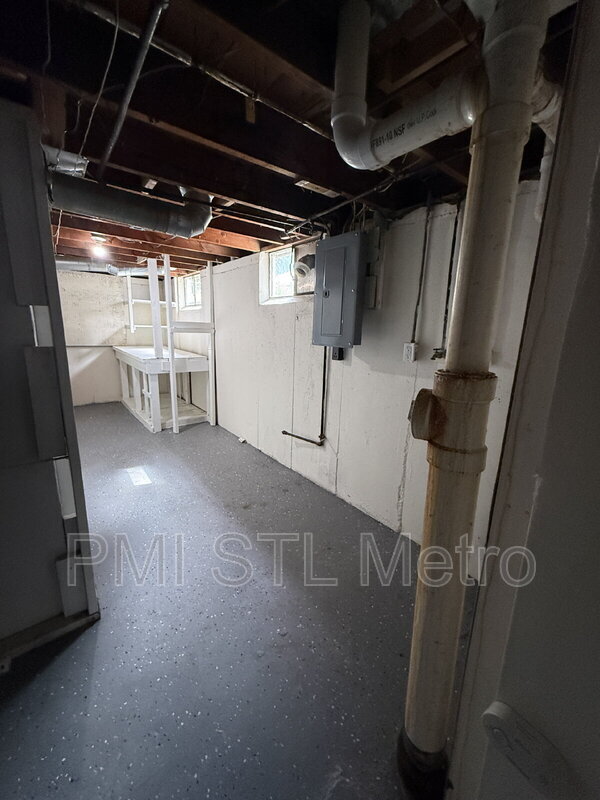Building Photo - 10235 Cabot Dr