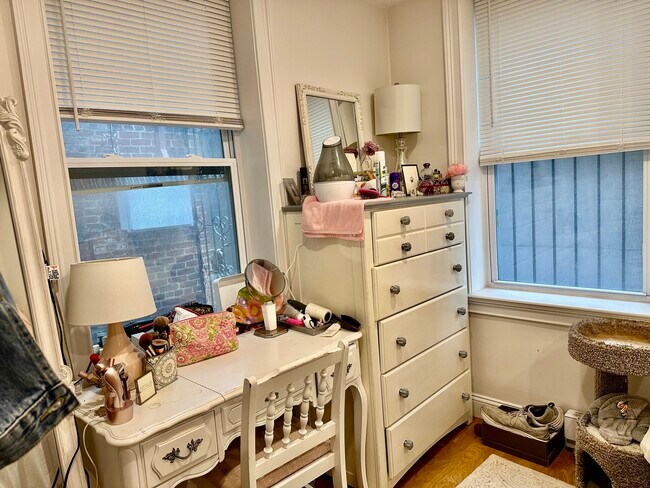 Building Photo - 92 W Cedar St