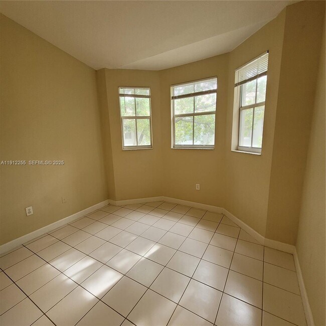 Building Photo - 1666 SE 27th Ct