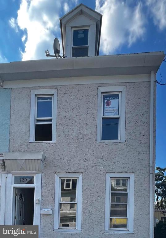 Building Photo - 129 E Phil Ellena St