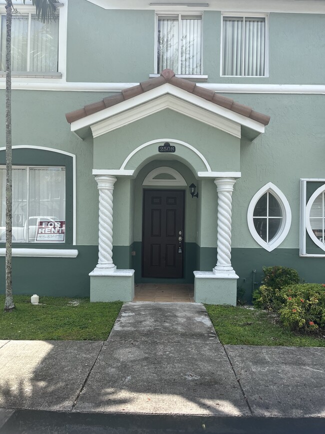 Building Photo - 2856 SE 15th Rd