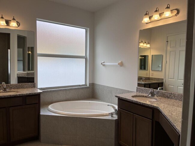 Building Photo - 19736 Lonesome Pine Dr