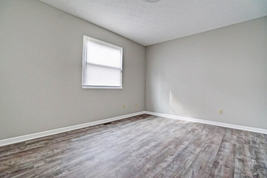 Master Bedroom (Pre-Paint) - 626 Woods Crossing Dr