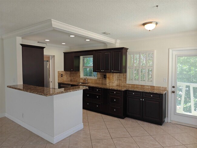 Building Photo - 2755 NE 28th Ave