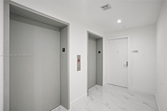 Building Photo - 700 NE 24th St