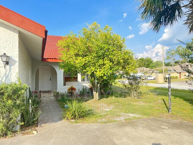 Building Photo - 25 Plainview Dr