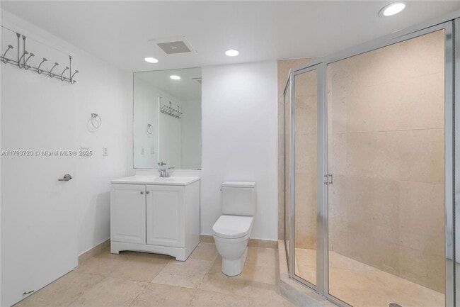 Building Photo - 475 Brickell Ave
