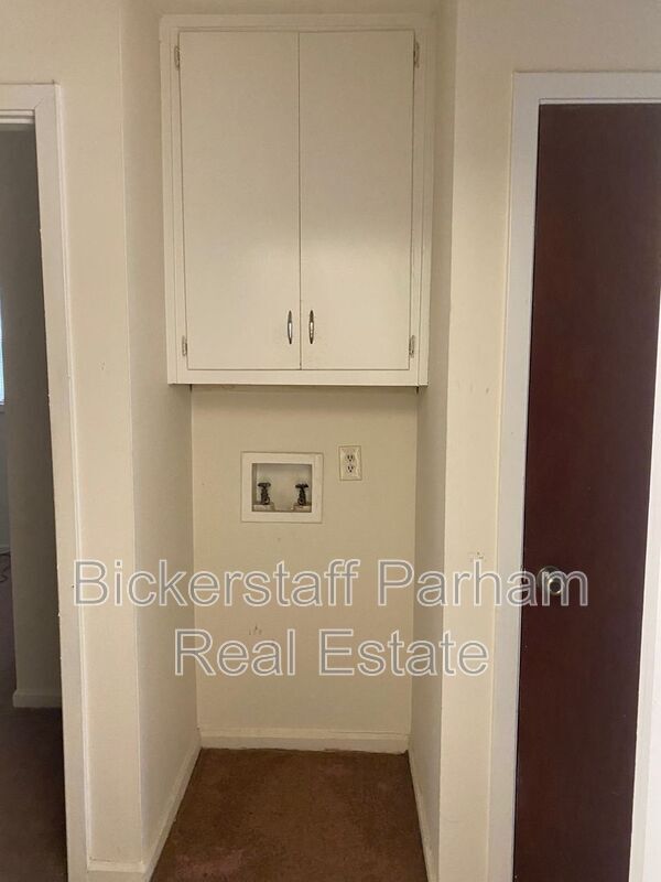 Building Photo - 935 Pembrook Dr