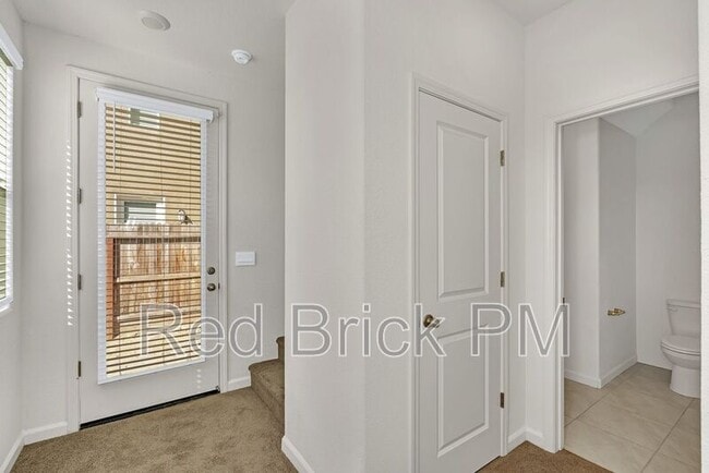 Building Photo - 393 Sullivan Dr