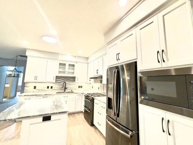 Building Photo - 12022 Vermillion St NE