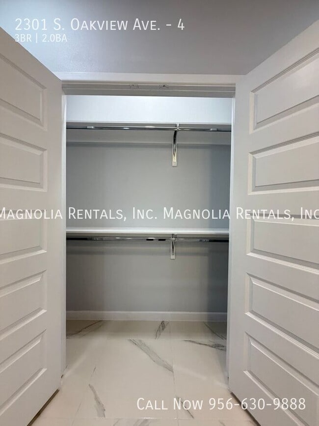 Building Photo - 2301 S Oakview Dr