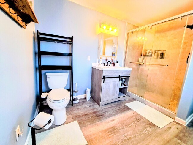 Building Photo - 16 W Eden Ct