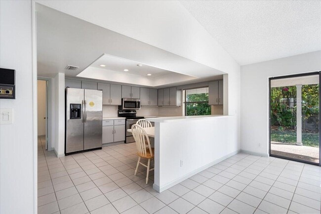 Building Photo - 2216 Amesbury Ct