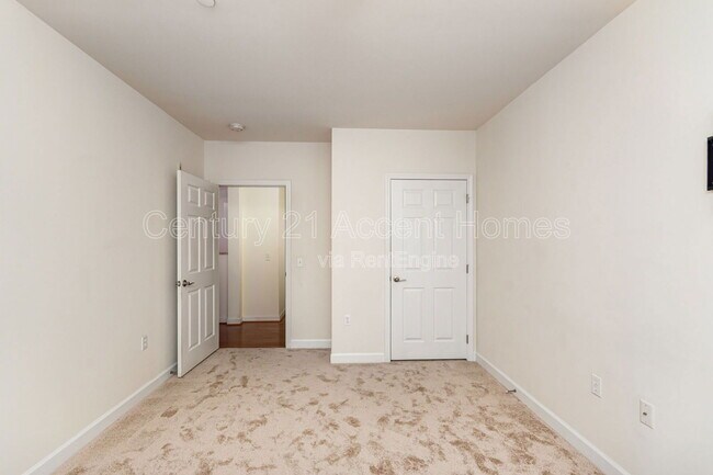 Building Photo - 2101 N Monroe St