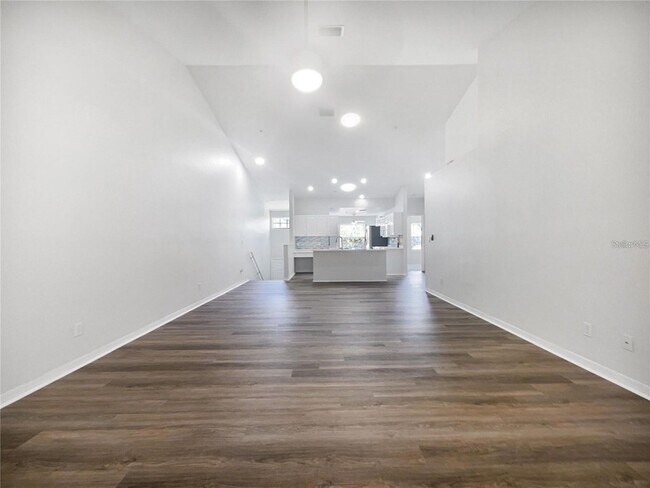 Building Photo - 6629 Pineview Terrace