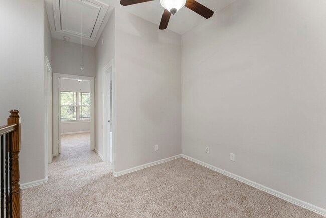 Building Photo - 31 Aventura Pl
