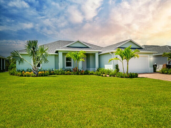 Building Photo - 388 SW Vista Lake Dr