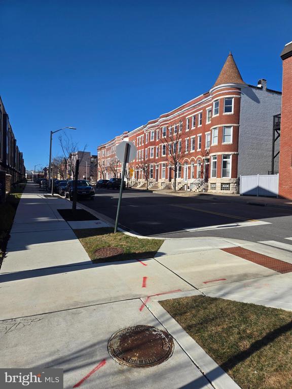 Building Photo - 2012 Mt Royal Terrace