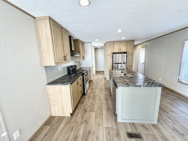 Building Photo - 2 Bedroom, 2 Full Bathrooms With Water Included in Pendleton