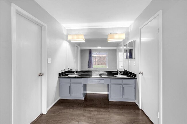 Building Photo - 2110 Highland Hills Dr