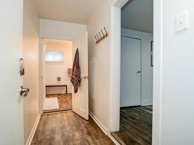 Building Photo - 617 Straight  St Sewickley, PA 15143