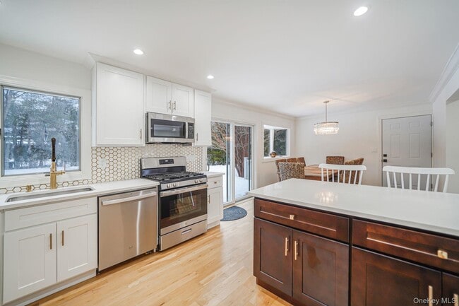 Building Photo - 19 Pine Tree Ln