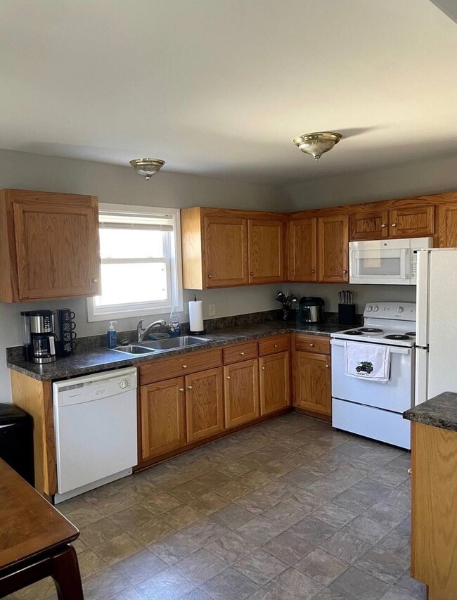 Building Photo - 227 Stephens Rd