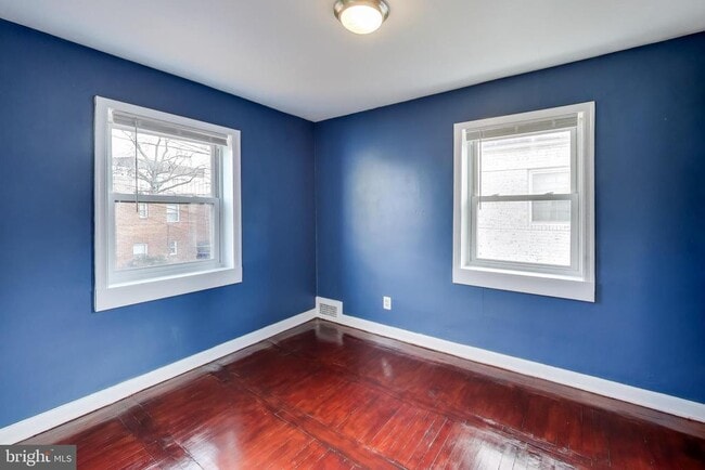 Building Photo - 903 S Irving St