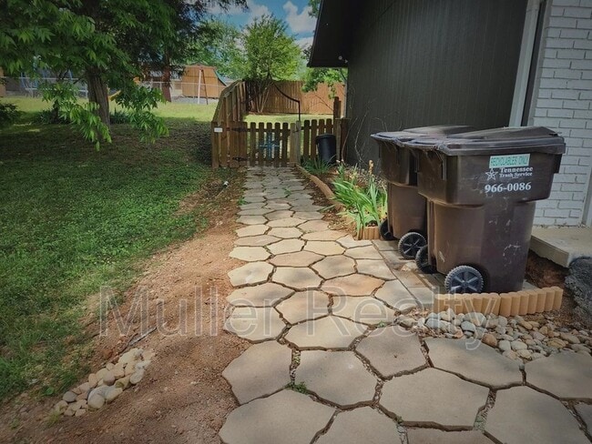 Building Photo - 10837 Dineen Dr