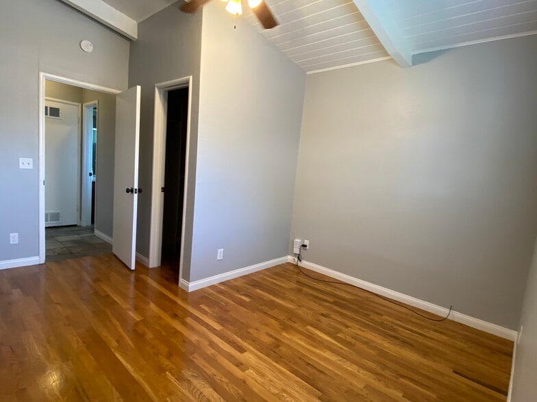 Alternate view of bedroom/closet - 2540 Robinson Ave