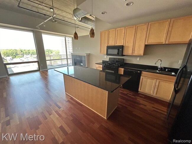 Building Photo - 350 N Main St