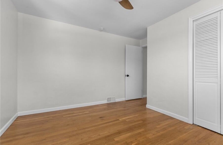 Building Photo - 548B Firethorne Dr