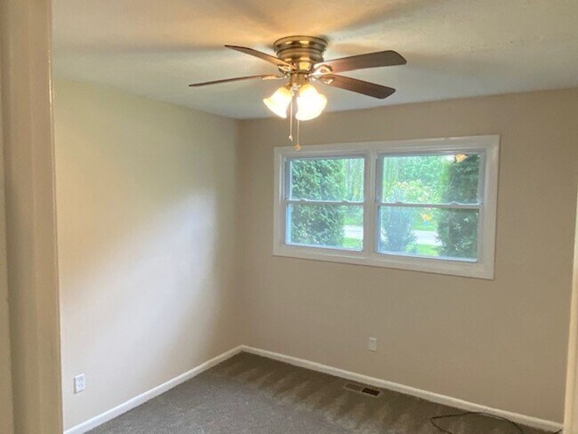 Building Photo - 3 Bedroom Ranch Home