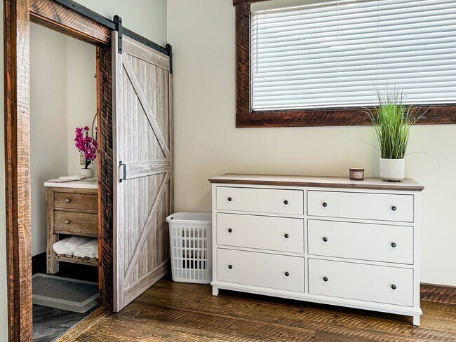 Building Photo - Modern 1 Bedroom, 1 Bathroom Home in East Missoula – Fully Furnished!