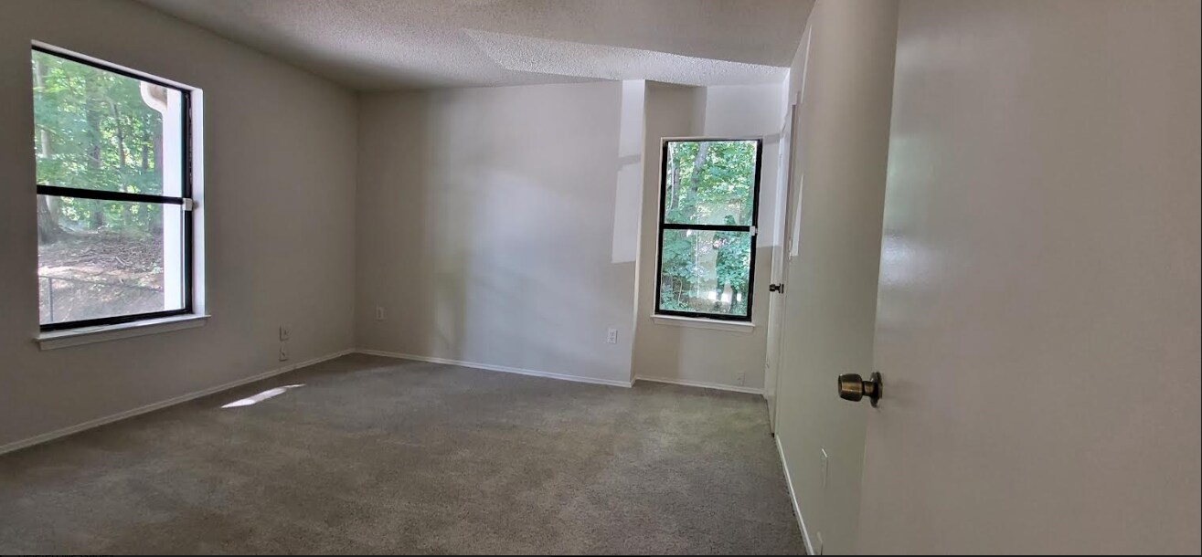Building Photo - Room in Condo on Huntingdon Chase