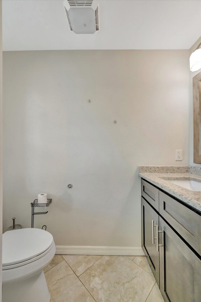 Building Photo - 2529 Croton Ave