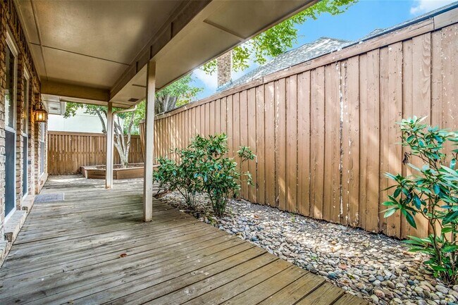 Building Photo - 9127 Valley Chapel Ln