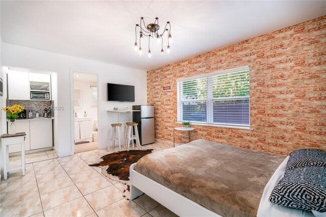 Building Photo - 14615 NE 3rd Ct