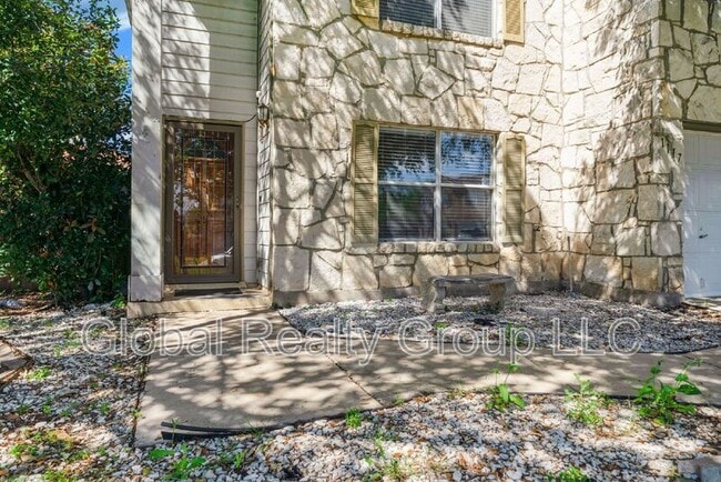 Building Photo - 1117 Stone Hollow