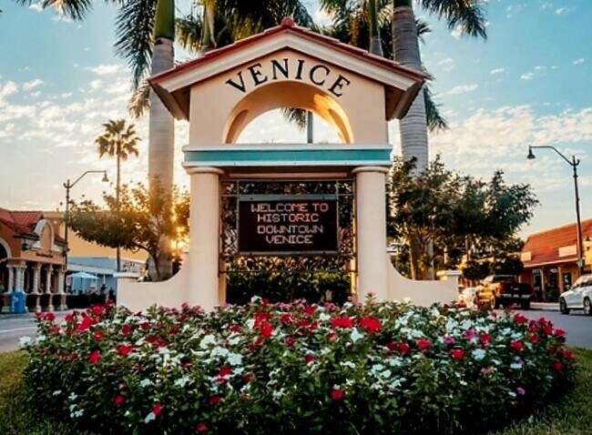 Building Photo - 428 Park Ln Dr