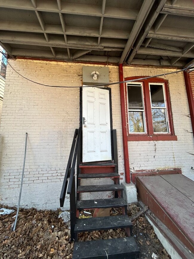 Building Photo - 730 W State St