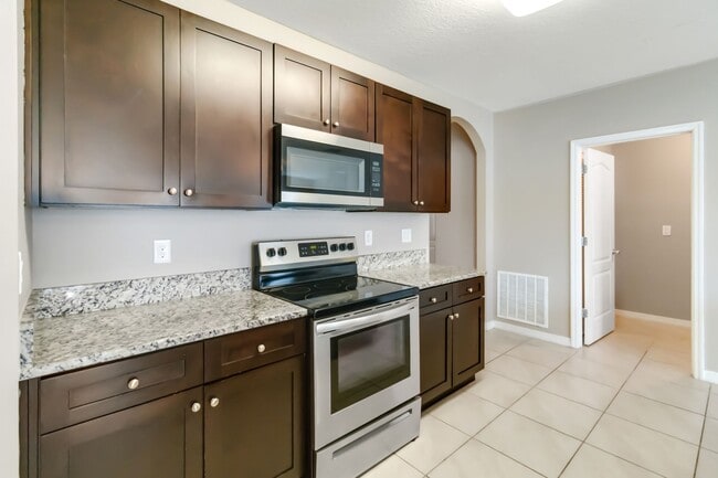 Building Photo - Beautiful 4/2 Energy Efficient Home in St. Cloud w/ Fully Fenced Yard