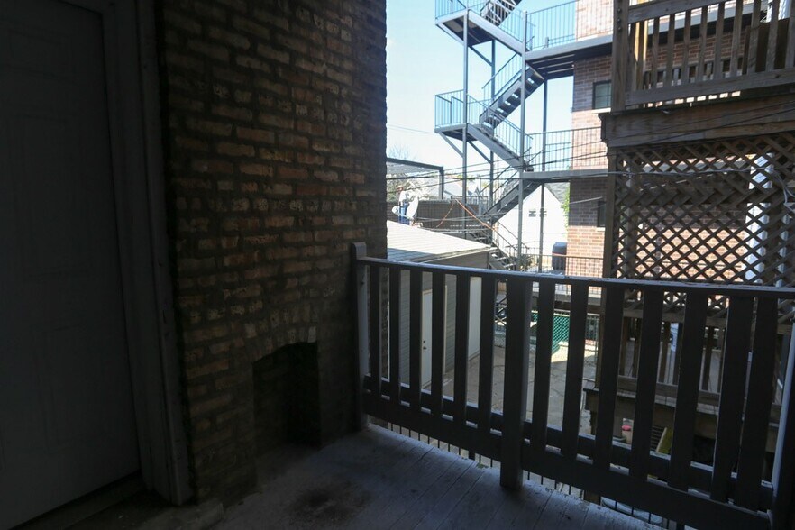 Building Photo - 3257 N Clifton Ave