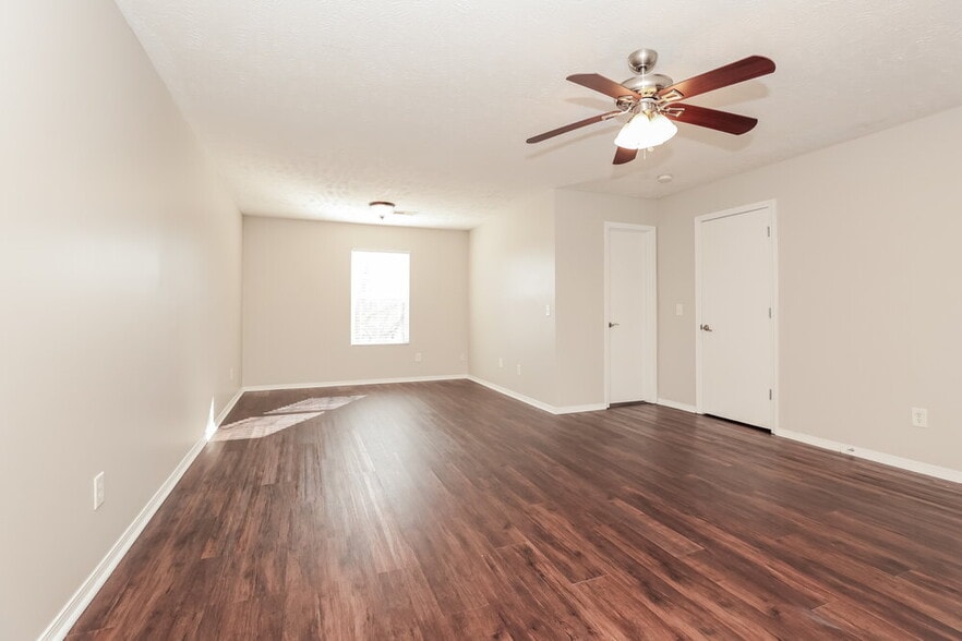 Building Photo - 4003 Randall Ln