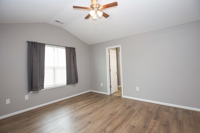 Building Photo - "Charming 3 Bed, 2 Bath Home in Spring Lak...