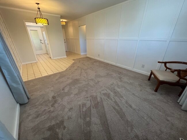 Building Photo - 1050 E Sample Rd