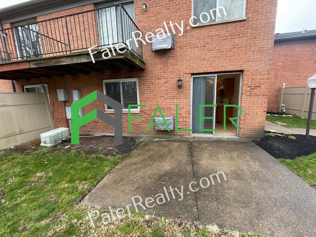 Building Photo - Spotless Ground Floor Condo