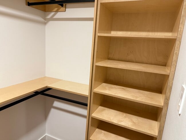 Building Photo - 714 Sage Ln