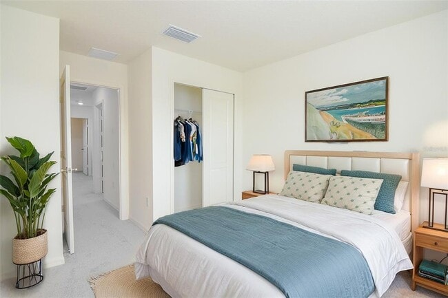 Building Photo - 402 Sequoia Dr